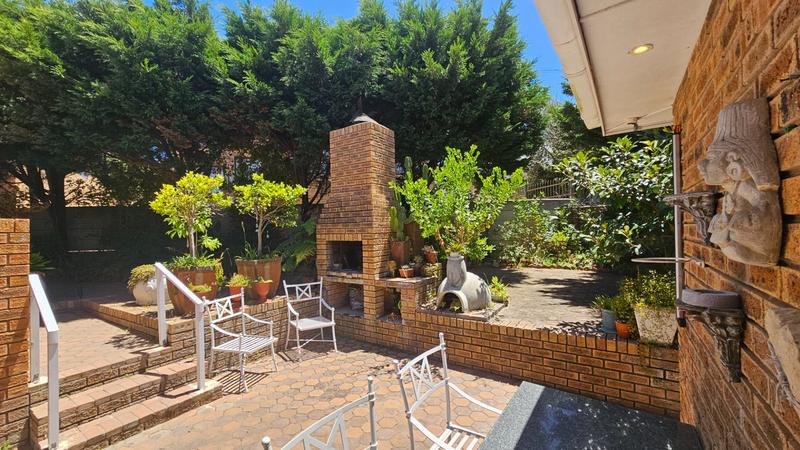 5 Bedroom Property for Sale in Reebok Western Cape